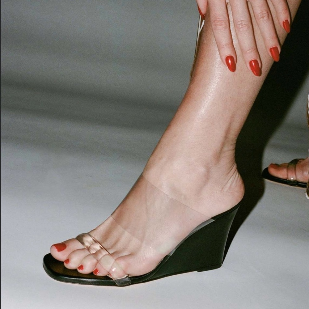 ✨SALE✨ MNZ Olympia Wedge, 35 🖤